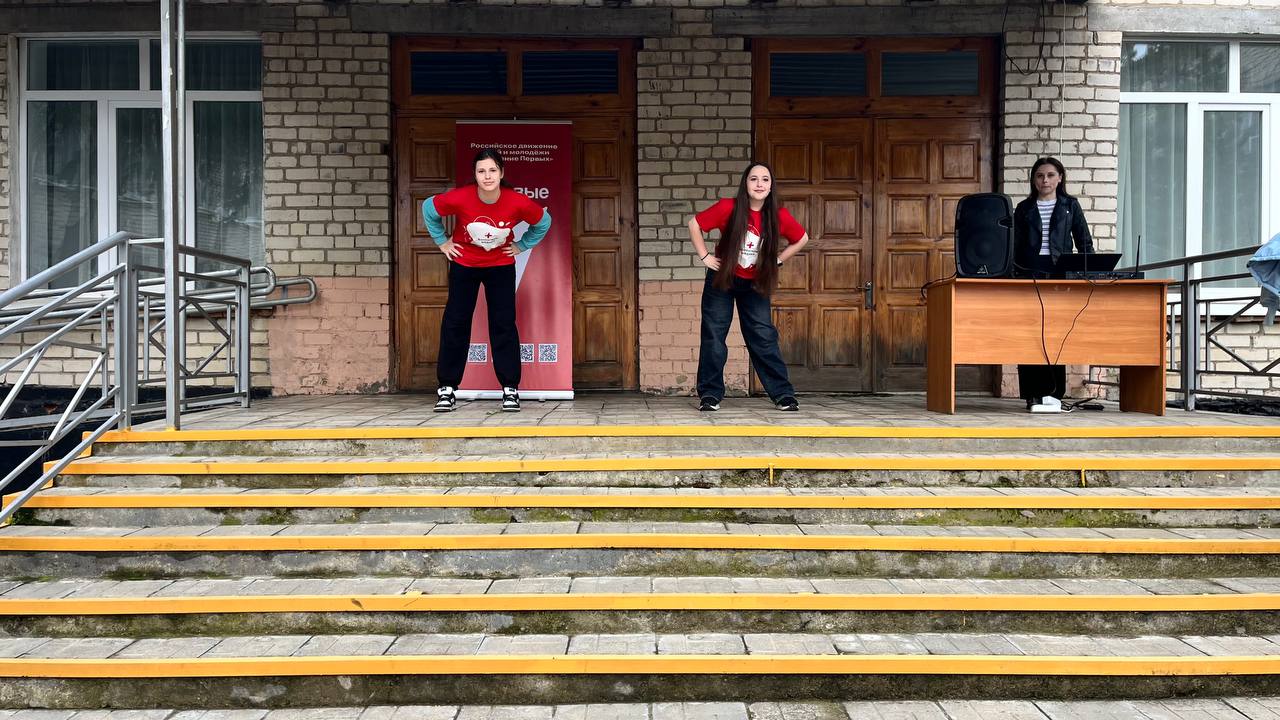 1 апреля, в нашей школе дан старт месячнику здоровья и спорта! Начинаем день правильно с веселой зарядки!.
